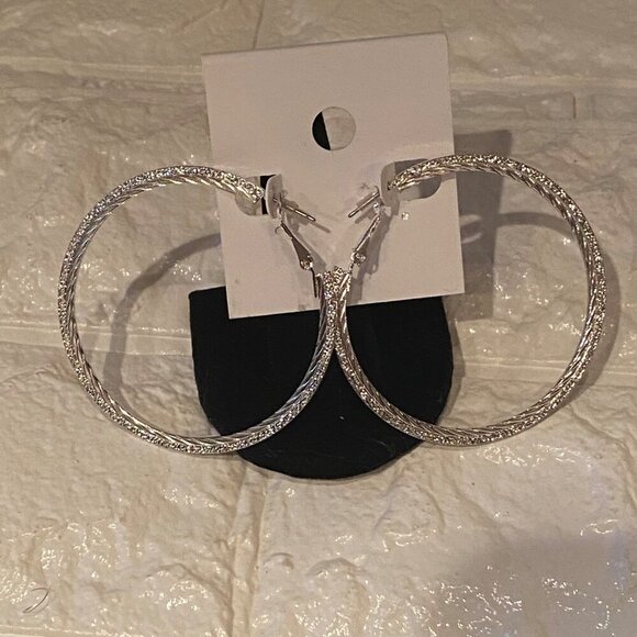 Fashion Jewelry Large Hoop Earrings Women’s Sliver Tone Costume Round 2in - Picture 5 of 9